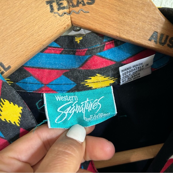 Vintage > 1990s LONG SLEEVE BUTTON DOWN FUNKY AZTEC PRINT WESTERN SHIRT > L - Picture 9 of 10